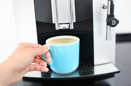Allt fler arbetsplatser byter ut kaffebryggare mot kaffeautomater